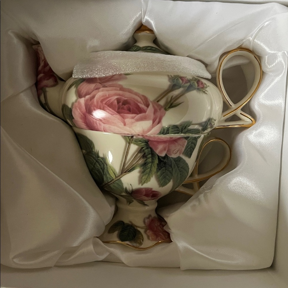 Floral Teapot and Cup  with Gold Accents - Picture 5 of 5